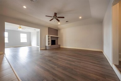 402 De la Cruz St, Weatherford, TX 76085 - photo 3