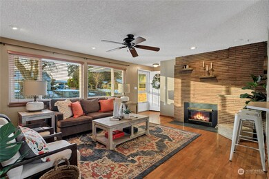 1079 Florence St, Enumclaw, WA 98022 - photo 4