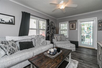 1121 23rd St SE, Cedar Rapids, IA 52403 - photo 2