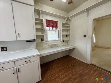 223 E Elm St, Seguin, TX 78155 - photo 6