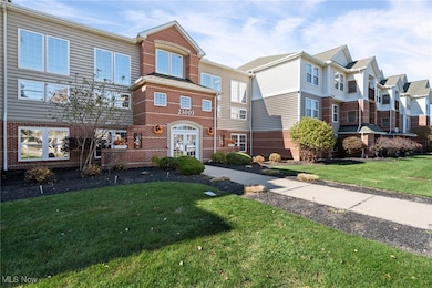 23003 Chandlers Ln unit 230, Olmsted Falls, OH 44138 - photo 2