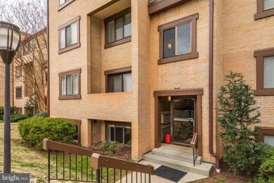 1675 Parkcrest Cir unit 100, Reston, VA 20190 - photo 4