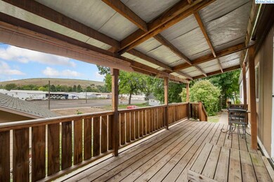 902 N Clay St, Colfax, WA 99111 - photo 5