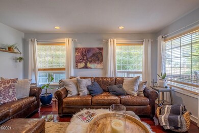 web_420SWSouthPoint Living 3