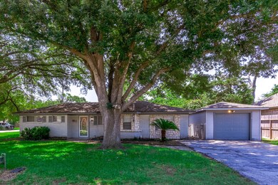 1009 Hicks St, Tomball, TX 77375 - photo 2