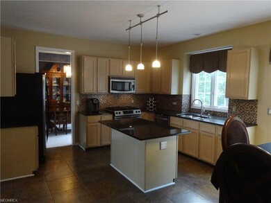 Eat-in kitchen