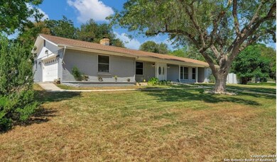 1123 Hillcrest Dr, New Braunfels, TX 78130 - photo 3