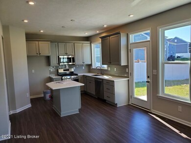 610 Highland Ridge Ct, Mount Washington, KY 40047 - photo 4