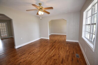 frontroom2