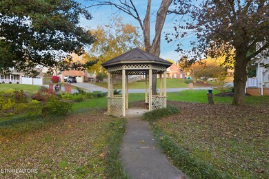 1134 Wallace Rd unit 4, Knoxville, TN 37919 - photo 2