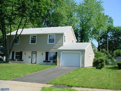 22 Plumtree Ln, Willingboro, NJ 08046 - photo 2
