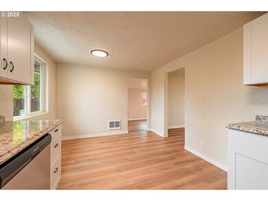 823 20th St, Springfield, OR 97477 - photo 7