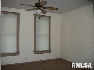 701 Davenport St, Lincoln, IL 62656 - photo 3