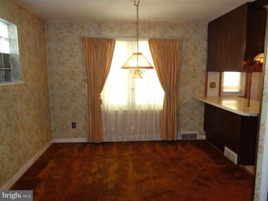 211 Old Fritztown Rd, Reading, PA 19607 - photo 6