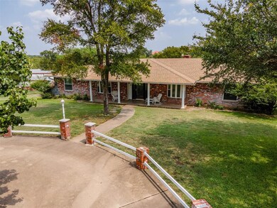 1558 Red Oak Cir, Azle, TX 76020 - photo 4