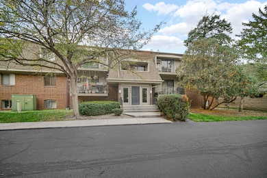 128 E Bailey Rd unit G, Naperville, IL 60565 - photo 2