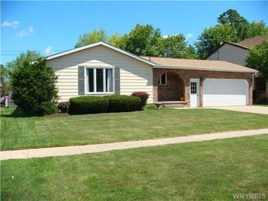 1106 Thomas Fox Dr E, North Tonawanda, NY 14120 - photo 2