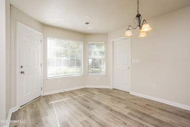 005-photo-dining-room-14941759