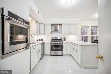 2332 Morgan Ln, Dunn Loring, VA 22027 - photo 7