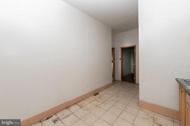 568 Spruce St, Camden, NJ 08103 - photo 7