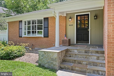 8633 Janet Ln, Vienna, VA 22180 - photo 2
