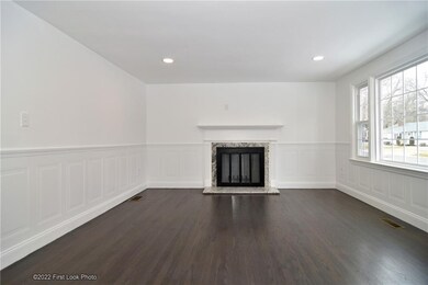 54 Temple Dr, Riverside, RI 02915 - photo 5