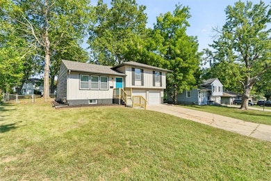 8304 E 106th St, Kansas City, MO 64134 - photo 2