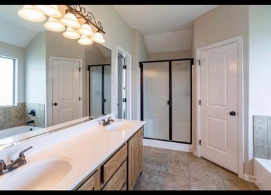 1253 Newcastle Dr, Weatherford, TX 76086 - photo 4