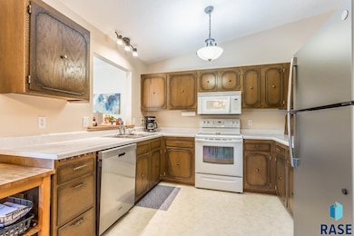 704 S Rohl Dr, Sioux Falls, SD 57103 - photo 7