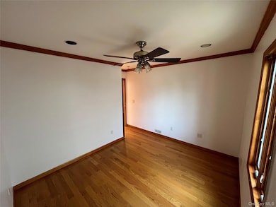 7611 270th St, New Hyde Park, NY 11040 - photo 4