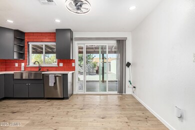 18438 N 31st Ave, Phoenix, AZ 85053 - photo 5