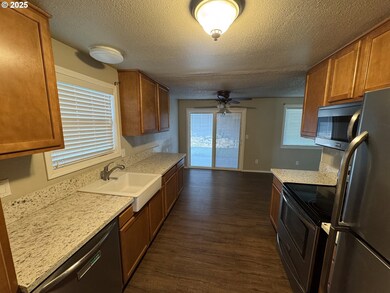 22630 NE Schuyler St unit 22632, Fairview, OR 97024 - photo 2