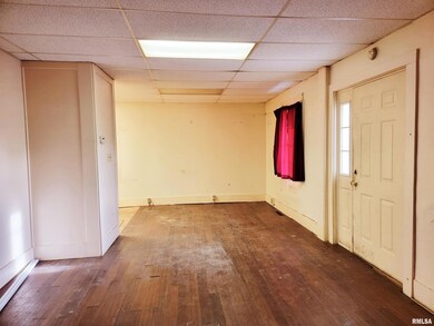 600 Clinton St, Lincoln, IL 62656 - photo 2