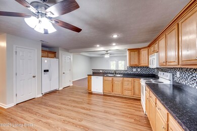 5905 Shepherd Crossing Dr, Louisville, KY 40219 - photo 4