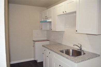 1020 Dewalt St unit B, Houston, TX 77088 - photo 7