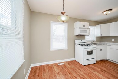 005-photo-dining-room-10616295