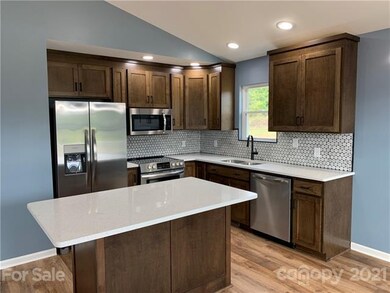 Custom Kitchen w/ Quartz counters