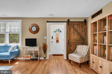 281 Linden St, Moorestown, NJ 08057 - photo 3