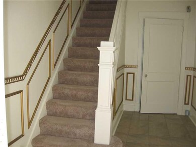 Entry/Foyer.