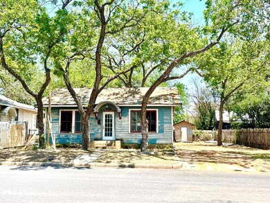 216 W Schubert St, Fredericksburg, TX 78624 - photo 2