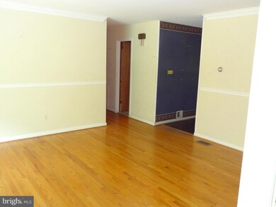 6827 Glencove Dr, Clifton, VA 20124 - photo 4