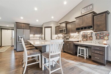 4048 Lakeview Dr SW, Cedar Rapids, IA 52404 - photo 7