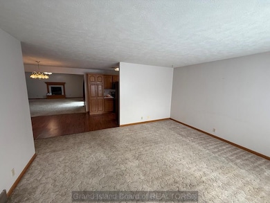3204 W 16th St, Grand Island, NE 68803 - photo 2
