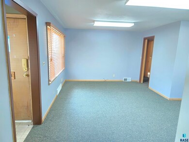 2010 W 33rd St, Sioux Falls, SD 57105 - photo 5