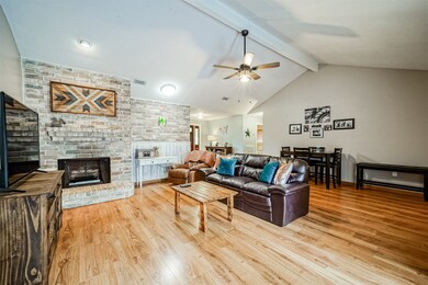 500 Belmont Dr, Friendswood, TX 77546 - photo 6