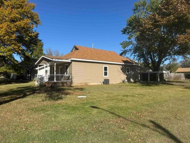 402 N Sycamore St, Eureka, KS 67045 - photo 5