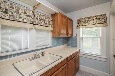 1134 Seneca Ave, Des Moines, IA 50313 - photo 6