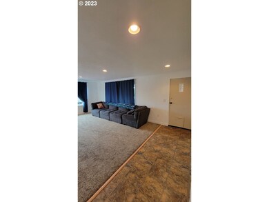 4424 SE Roethe Rd unit 23, Portland, OR 97267 - photo 2