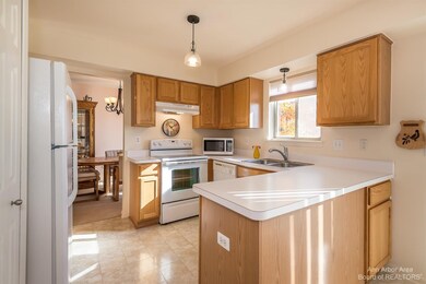 2267 Gemstone Ct, Ann Arbor, MI 48103 - photo 2