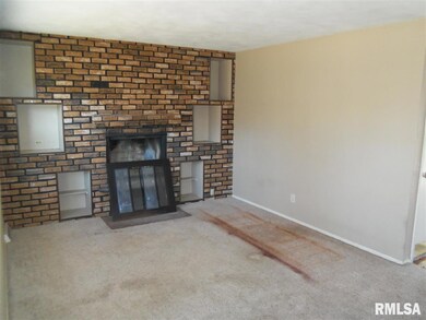 3517 N Pine St, Davenport, IA 52806 - photo 2